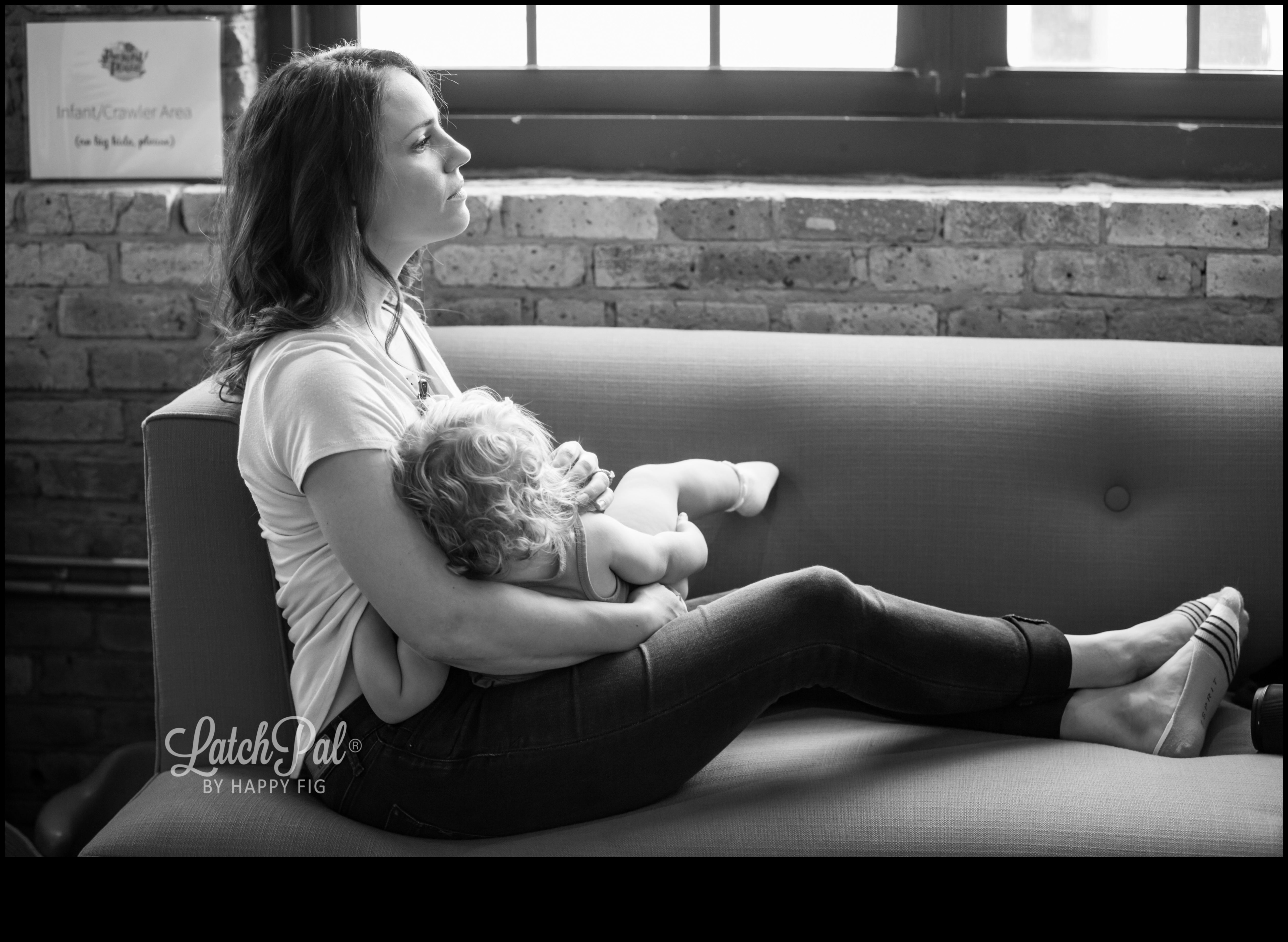 Latch on Love: Stăpânirea artei alăptării