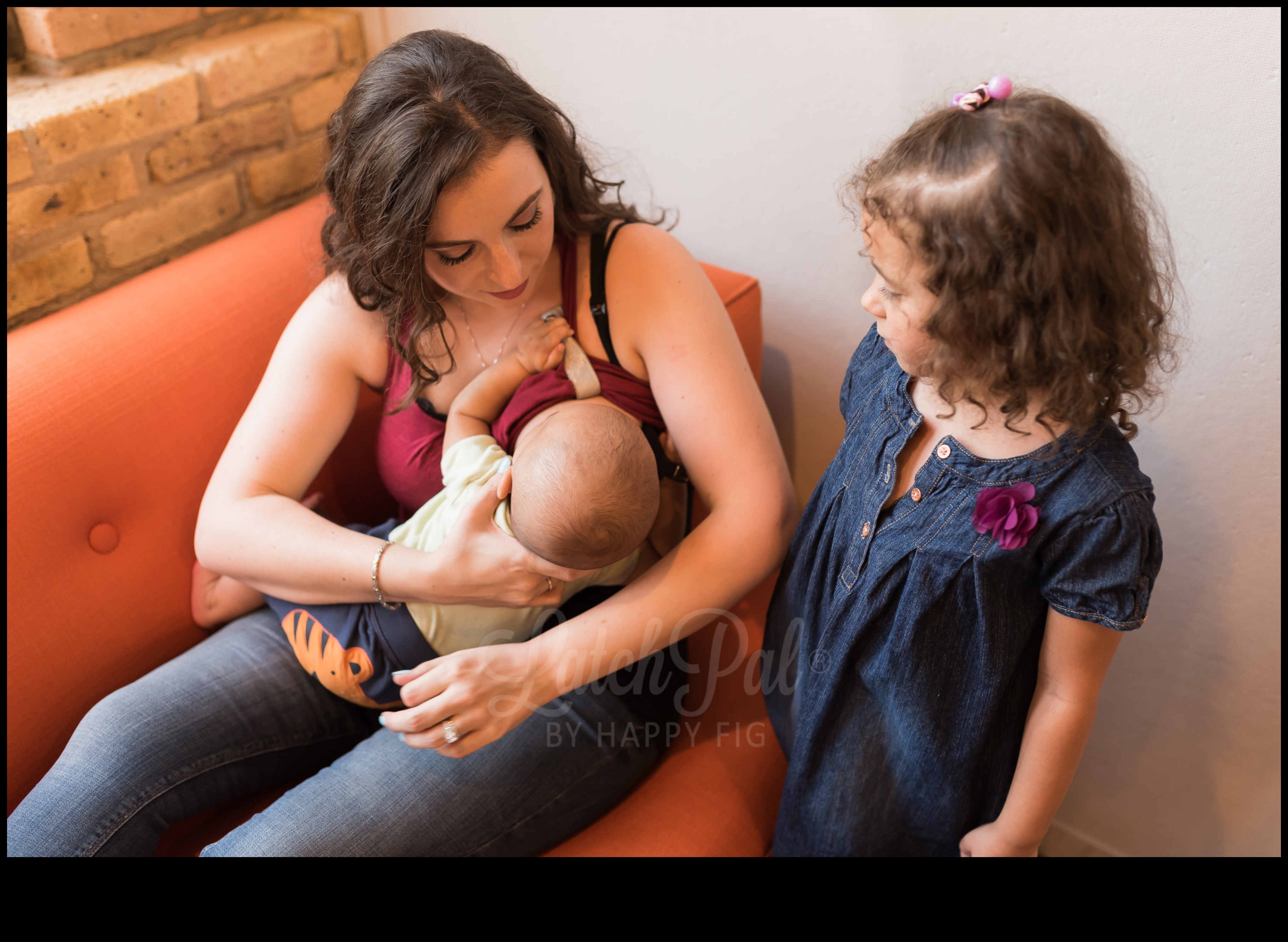 Latch on Love: Stăpânirea artei alăptării