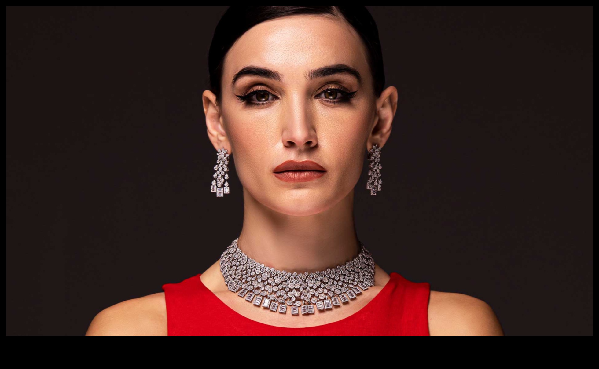 Golden Glamour Un ghid de stil luxos pentru femeia modernă 2 Golden Glamour: Iluminează-ți stilul în lux