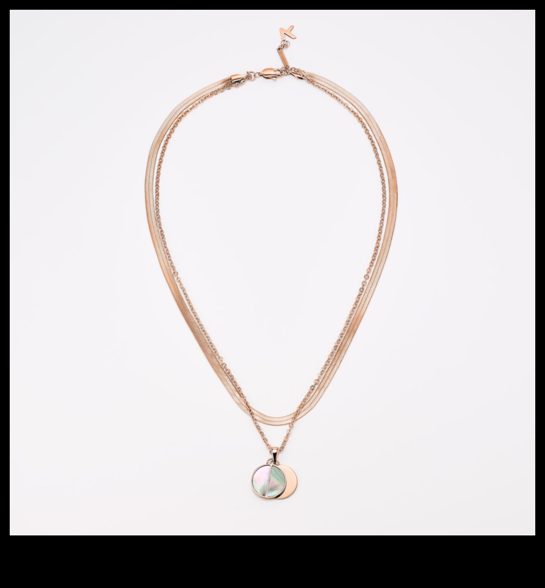 Dualitate uluitoare Explorați magia cu două tonuri a colecției noastre de colier 4 Dualitate uluitoare: explorați magia cu două tonuri a colecției noastre de colier