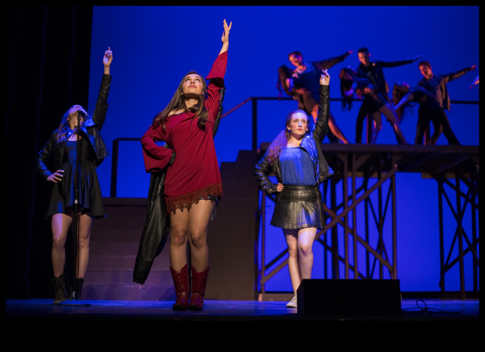 Footloose and Fancy: Dansează cu stil cu seria noastră de glezne