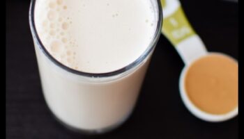 Baton de lapte de migdale DIY: creați-vă băutura perfectă pe bază de nuci